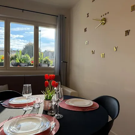 Apartment Casa Roez Bright Near Choruslife And Downtown Bergamo