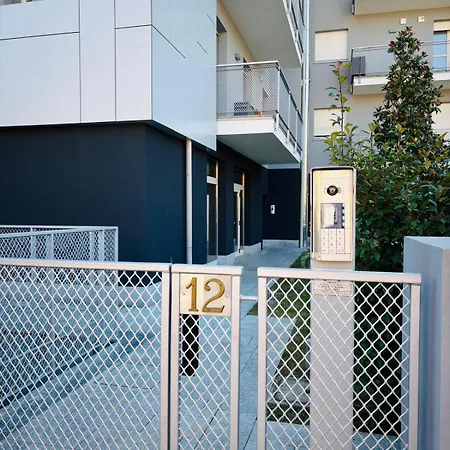 Apartment Casa Roez Bright Near Choruslife And Downtown Bergamo